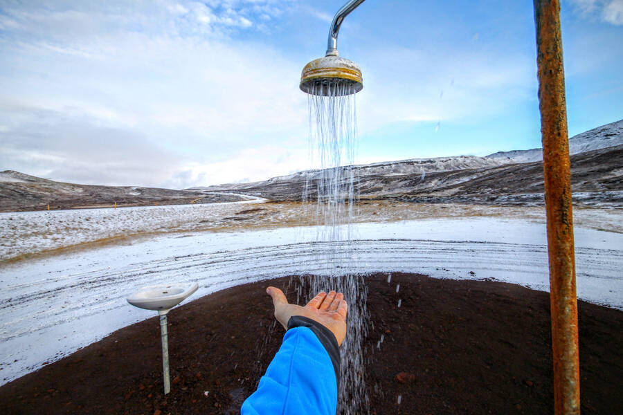 Header banner of 'Cold Shower, the secret weapon of your morning routine'